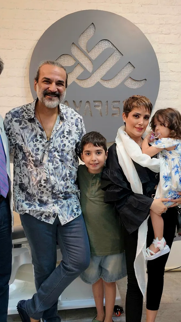 قدم های شعری، یغما گلرویی در ایران